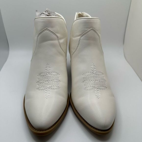 CUSHIONAIRE Women's Western Ankle Boot 8.5 WIDE WHITE - Picture 2 of 7